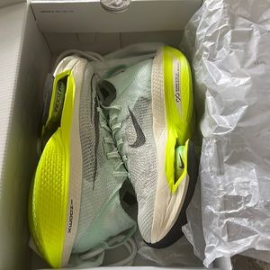 Like New Nike Alphafly Next % 2 Running Shoes